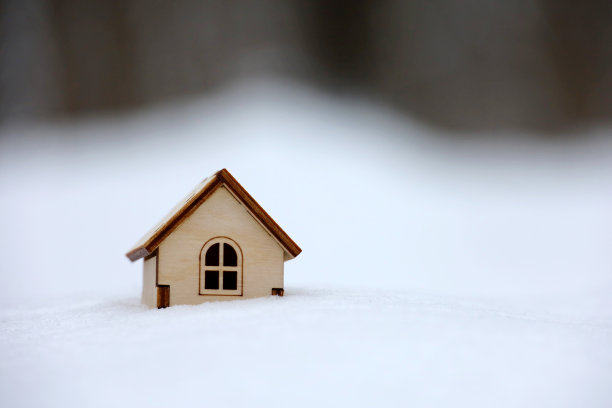 雪上的木屋模型图片下载