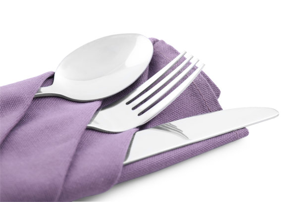 清洁餐具时，用白色的餐巾隔开图片下载