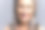 满脸皱纹的成熟女士看着相机，特写肖像图片下载