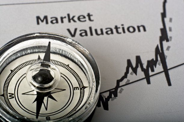 股市经济增长和波动概念图显示趋势线，罗盘指向方向图片下载