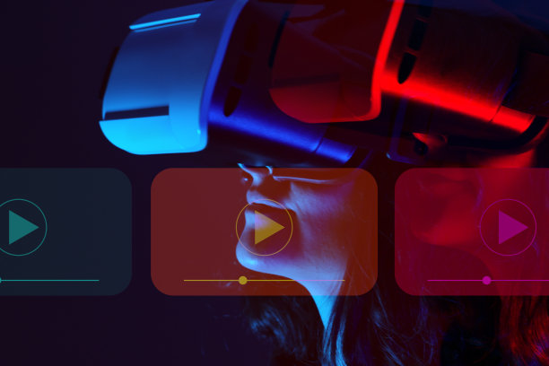 戴VR眼镜的女性图片下载