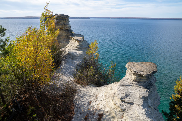 矿工城堡岩石沿苏必利尔湖在秋天，在图片岩石国家湖岸密歇根图片下载