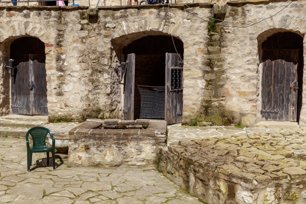 中世纪城堡的背景。古老的石头建筑。带有复制空间的背景图片下载