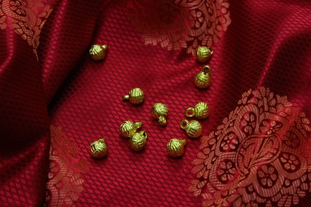 带有纽扣的蒙古丝绸织物图片下载