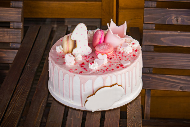 粉红色的婴儿生日蛋糕图片下载