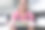拉丁美洲墨西哥的年轻女糕点师在厨房准备美味的糖果和巧克力图片下载
