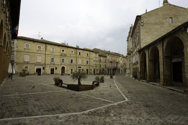 奥菲达，阿斯科利皮切诺省的历史小镇图片下载