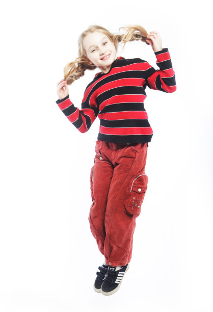 女孩跳在白色的背景上图片下载