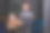 圣诞树旁迷人的金发小男孩和小女孩。兄弟姐妹庆祝新年图片下载