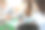 孩子用一支笔进行3D打印。这个女孩做了一个新项目。特写的手和笔。图片下载