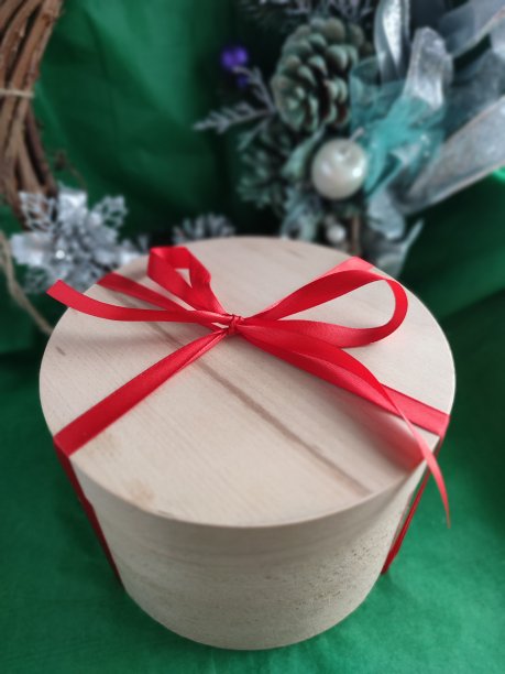 礼品木盒配红丝带，圣诞礼盒图片下载