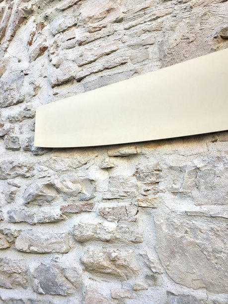 砖墙上的空招牌图片下载