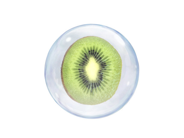 新鲜成熟的整个猕猴桃，在白色背景上孤立的泡沫图片下载