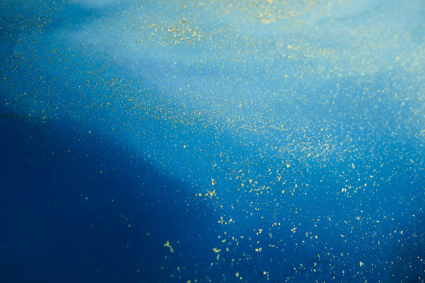 软焦点艺术抽象颜料斑点水平背景。酒精墨水的颜色。大理石纹理。紫色和金色。图片下载