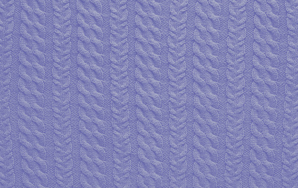 质地光滑的针织毛衣图案。手工编织羊毛或棉织品质地。背景编织图案与垂直编织电缆。2022年最佳颜色——非常佩里。图片下载