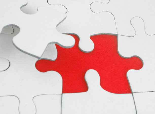 白色拼图背景，一块缺失，准备连接。图片下载