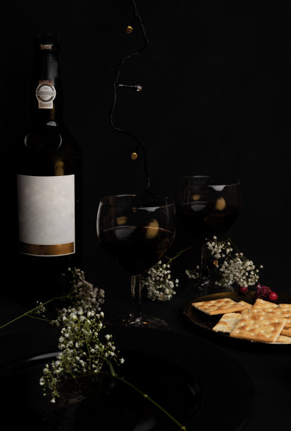 优雅的圣诞餐桌设置模型图片下载