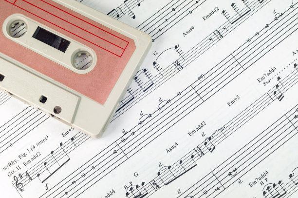 旧卡式磁带和乐谱图片下载