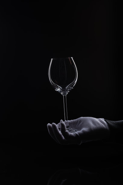 戴着白色手套，戴着黑色玻璃图片下载