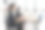 在办公室工作的女商人。图片下载