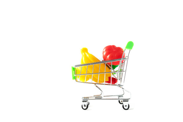 购物车孤立在白色背景上，购物车里有水果和蔬菜图片下载