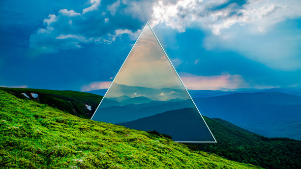 创意的山景照片。气候变化的门户。过渡到第二次。图片下载