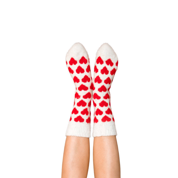 女人的脚上穿着带有心形图案的暖和羊毛袜图片下载