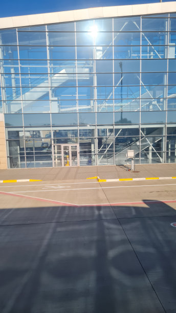 从机场的飞机上看图片下载