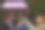 同事们一边用笔记本电脑工作，一边在咖啡馆开会图片下载