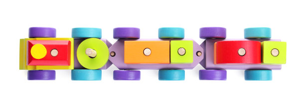 彩色木制玩具火车孤立在白色，俯视图图片下载