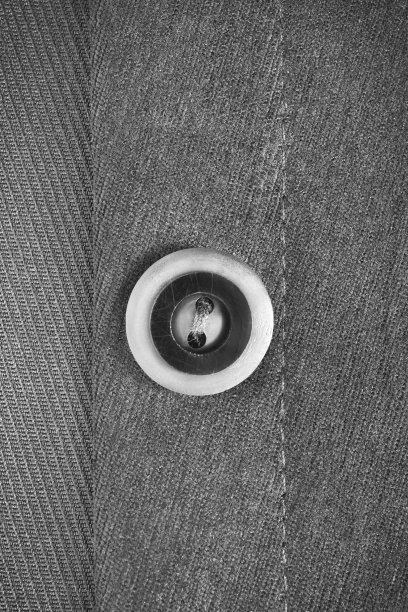 钮扣缝在织物上图片下载