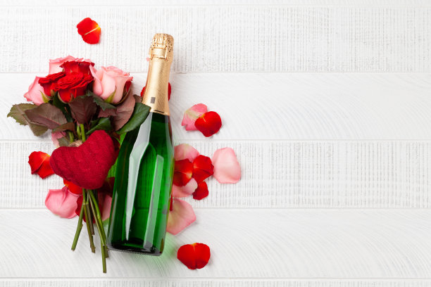 香槟瓶和玫瑰花图片下载