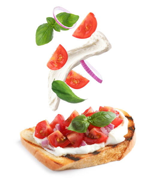 美味的意式烤面包，配料在白色背景上飞舞图片下载