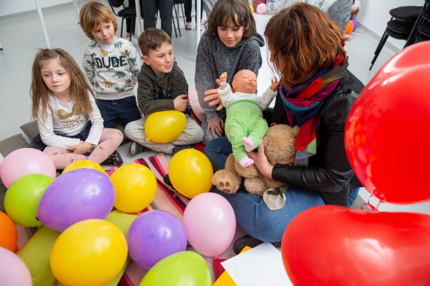 小学课堂中的分娩教育图片下载
