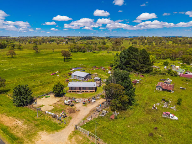 澳大利亚新南威尔士州的红牧场图片下载