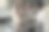 当代年轻女子指着银链图片下载