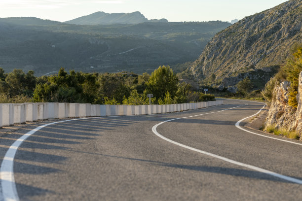 Pego村和Vall d'Ebo之间蜿蜒的山路图片下载