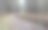 这张照片拍摄的是一条废弃的老铁路，上面撒满了橙色和黄色的泥泞的秋天枫叶，背景是树林里的树木。自然与训练理念图片下载