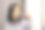 年轻女子在镜子前刷牙图片下载