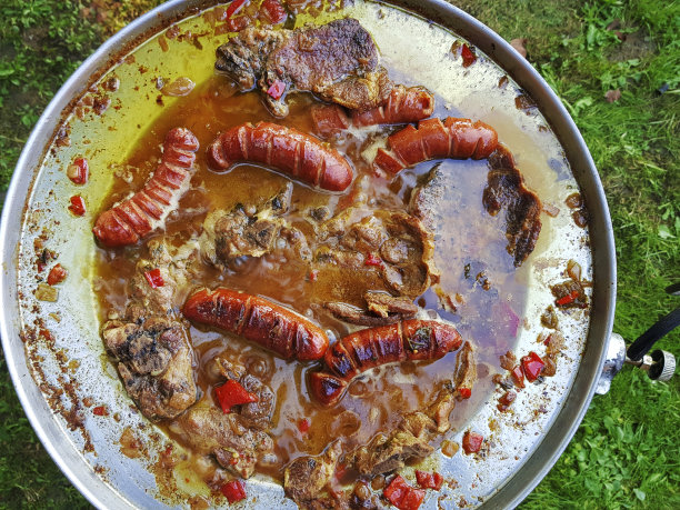 传统的克罗地亚菜-科特洛维娜盘烹饪图片下载
