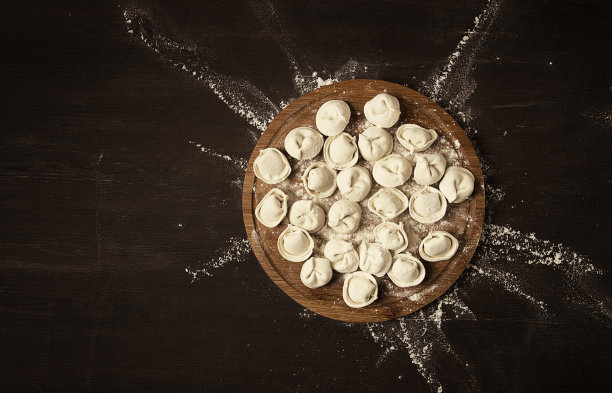 生冻饺子，在木板上，俯视图，水平，乡村风格，没有人，图片下载