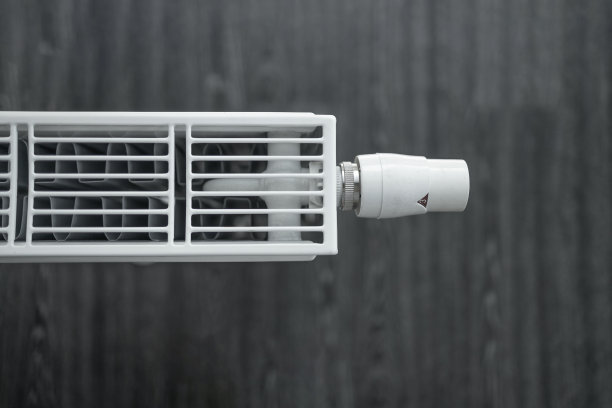 散热器加热控制器横幅特写在现代室内图片下载