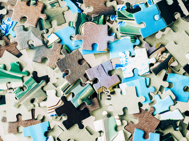 棋类游戏适合培养注意力、记忆力、运动技能，拼图适合组装图片下载