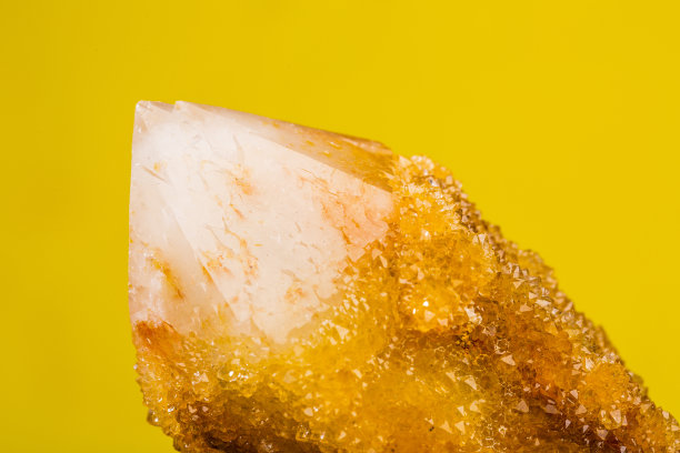 黄水晶矿物标本图片下载