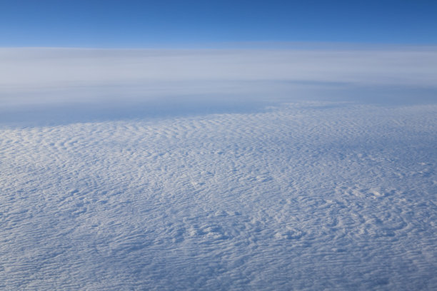 从飞机窗口看到的景色。图片下载