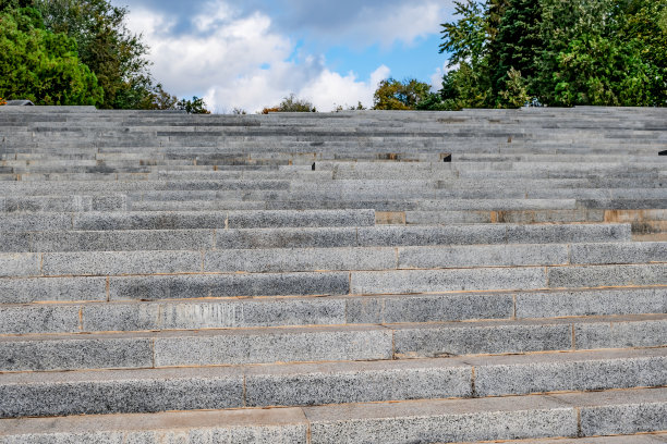 乌克兰哈尔科夫瀑布楼梯的底部视图图片下载