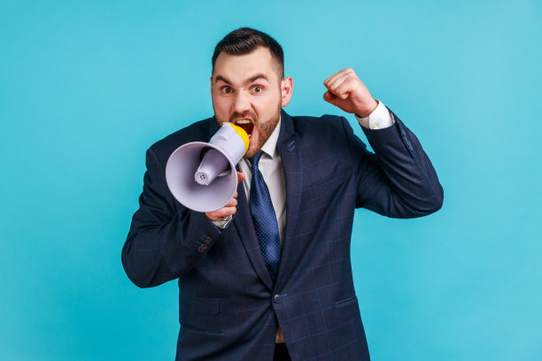 大声疾呼的重要信息宣布者图片下载