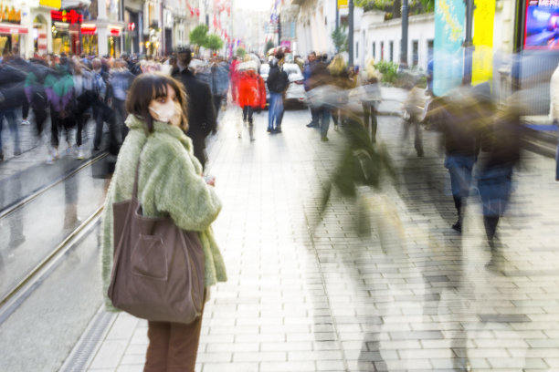 伊斯坦布尔拥挤的Istiklal街图片下载