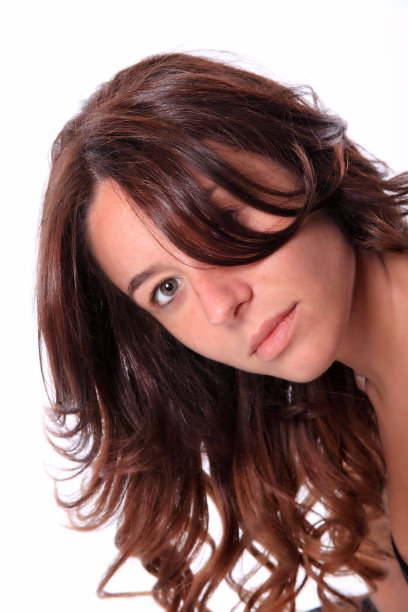 肖像美丽的白色长发年轻女子在白色的背景图片下载