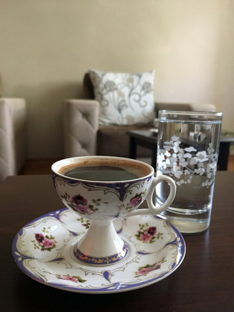 该来杯新鲜咖啡了图片下载